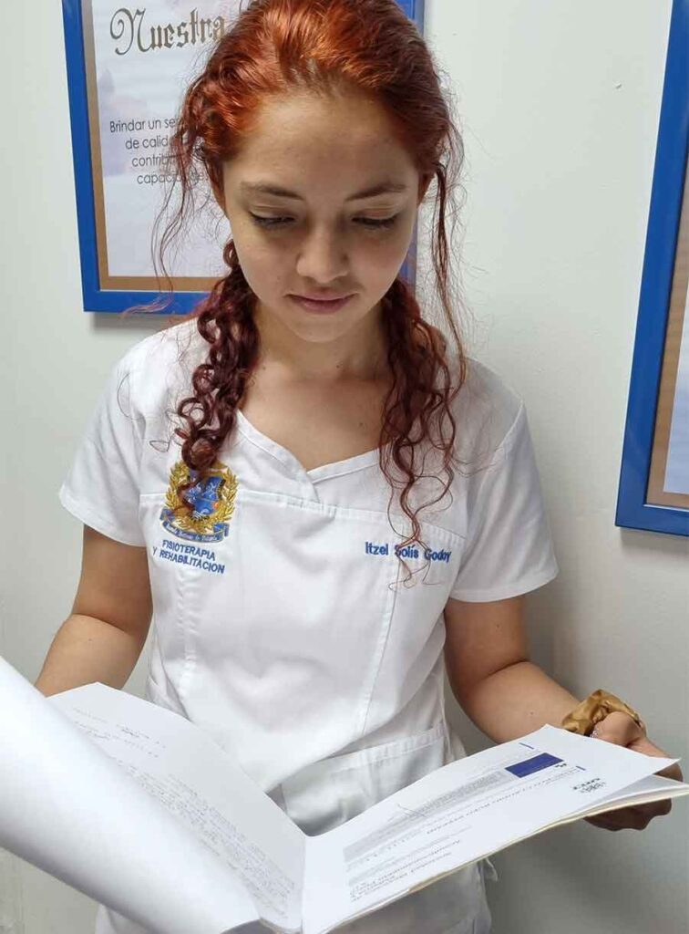 Alumno de la licenciatura en fisioterapia modalidad hibrida